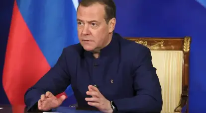 Медведев: у России всего хватает для благополучной жизни и победы