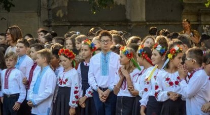 Украинских школьников обязали сдавать деньги на нужды "АТО"