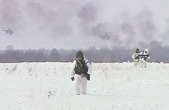 Учения под Рязанью: десантники и техника приземлились в глубокий снег