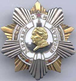 Медведев наградил орденом Кутузова полк специального назначения ВДВ