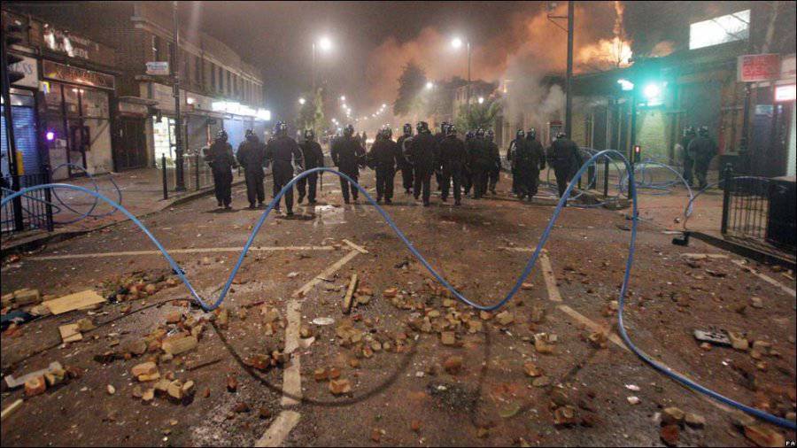 Исламизация Европы на фоне горящего Лондона
