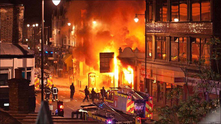 Исламизация Европы на фоне горящего Лондона