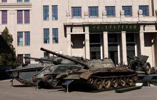 Т-62 пред музея на НОАК