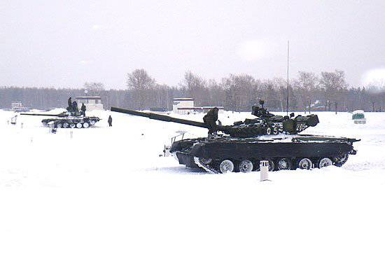 Молодые танкисты в ЗВО осваивают боевые машины