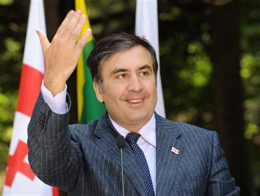 Саакашвили хвастается грузинскими артиллерийскими установками и беспилотниками