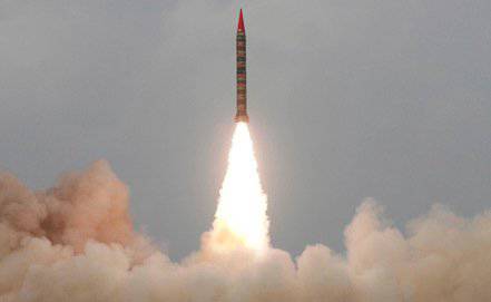 В Пакистане провели успешные испытания ракеты "Хатф-4"