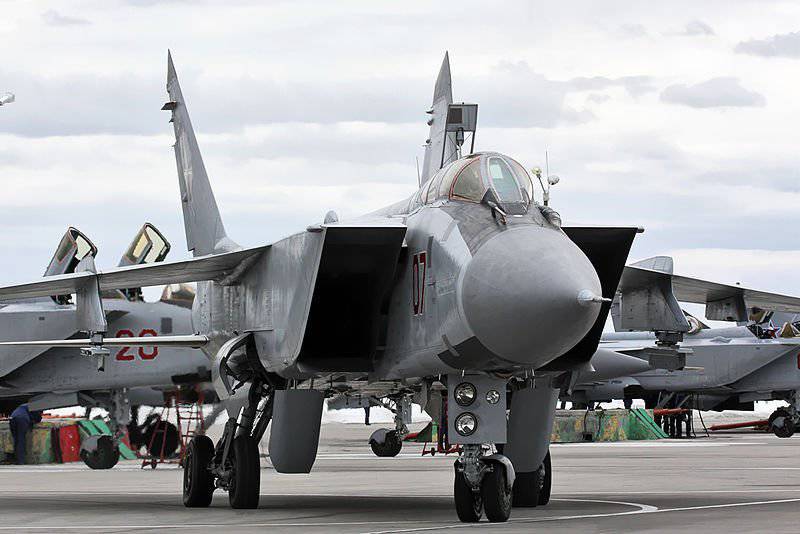 http://topwar.ru/uploads/posts/2012-05/1335974529_800px-MiG-31_790_IAP_Khotilovo_airbase_2.jpg