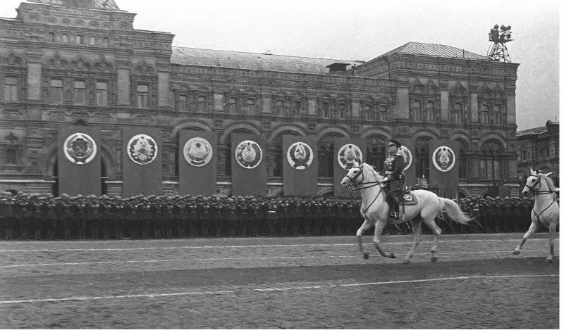 24 июня 1945 года на Красной площади был проведён первый Парад Победы