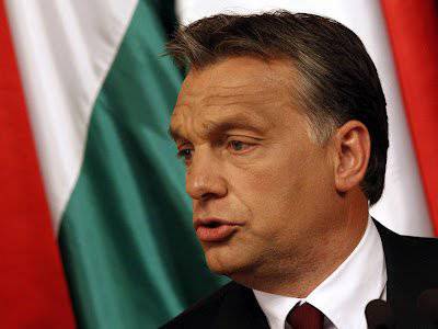 Виктор Орбан: комсомольский активист, антисоветчик, стипендиат Сороса, футболист, националист и премьер-министр