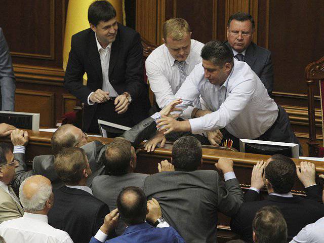 Парламент Украины отказался отменить закон, предоставляющий официальный статус русскому языку в ряде регионов