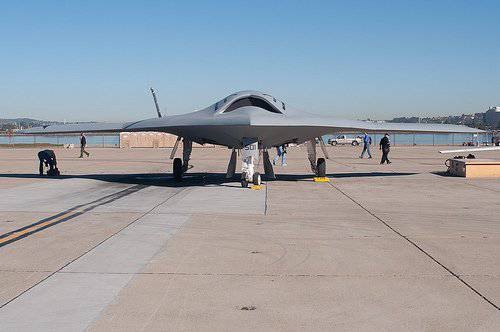 ВМС США начали очередной этап испытаний реактивного БЛА X-47B