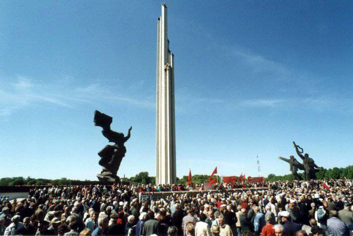 В Латвии пожелали снести памятник советским воинам