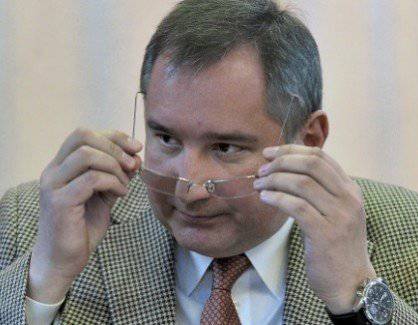 Рогозину представили первый российский планшетник для Минобороны