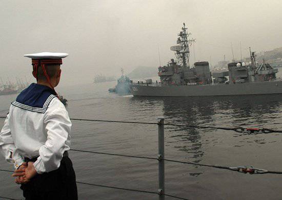 Боевые корабли России и Японии готовятся выйти в море для проведения совместного учения