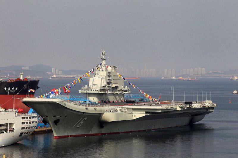 Китайский флот получил на вооружение первый авианосец