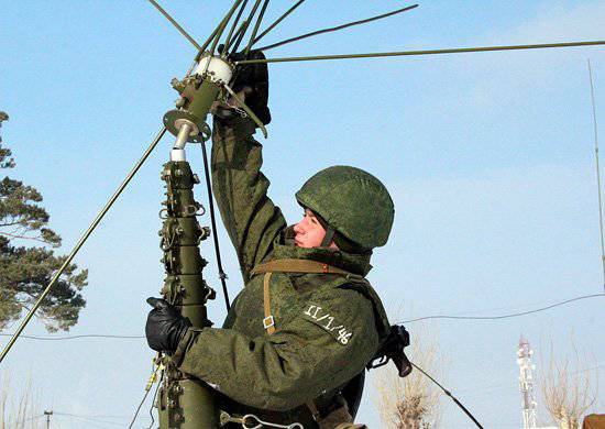 Связисты Центрального военного округа получили новейшие цифровые и спутниковые радиостанции