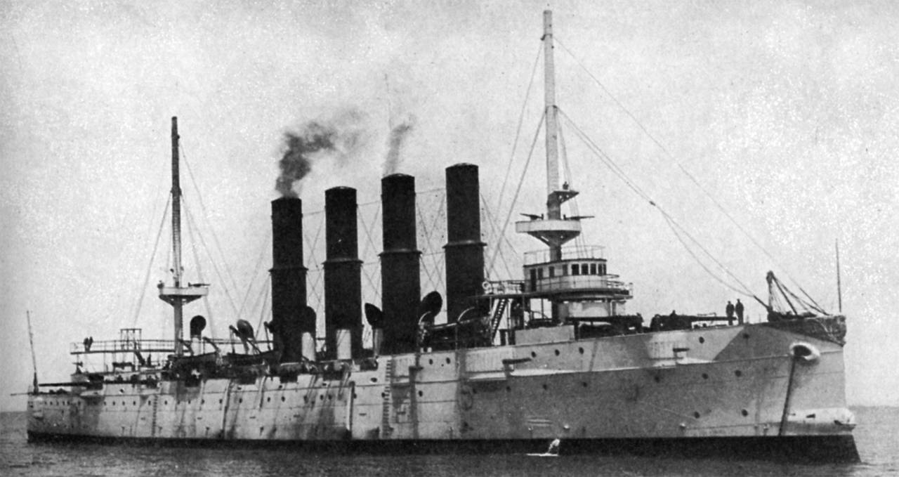 1 ноября на воду спущен крейсер «Варяг»