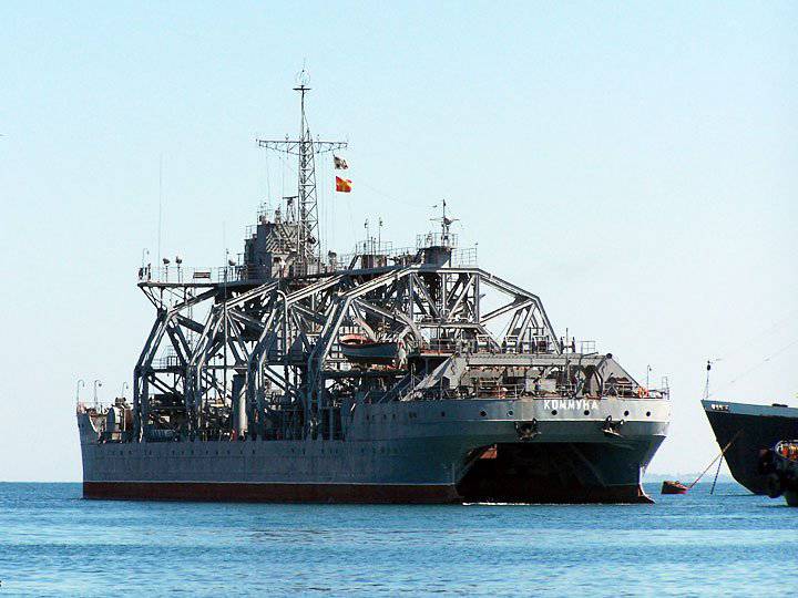 Старейшее спасательное судно Российского Военно-морского флота «Коммуна» отпраздновало вековой юбилей со дня закладки