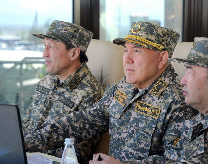 Зачем Казахстан устроил военное "дефиле"?