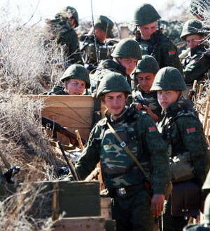 Белорусское войско скатывается в каменный век
