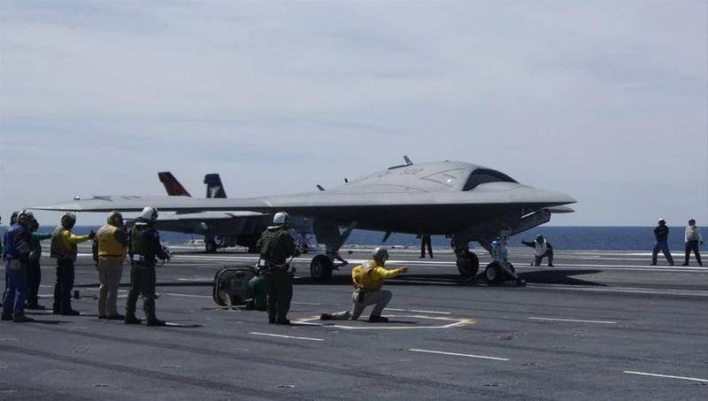 Ударный американский беспилотник X-47B впервые взлетел с авианосца