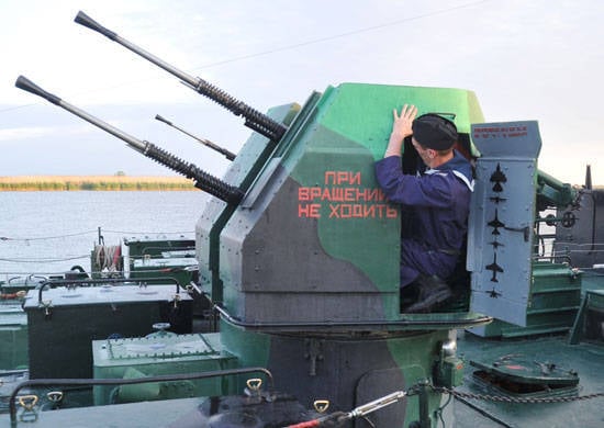На кораблях Каспийской флотилии прошло учение по противовоздушной обороне
