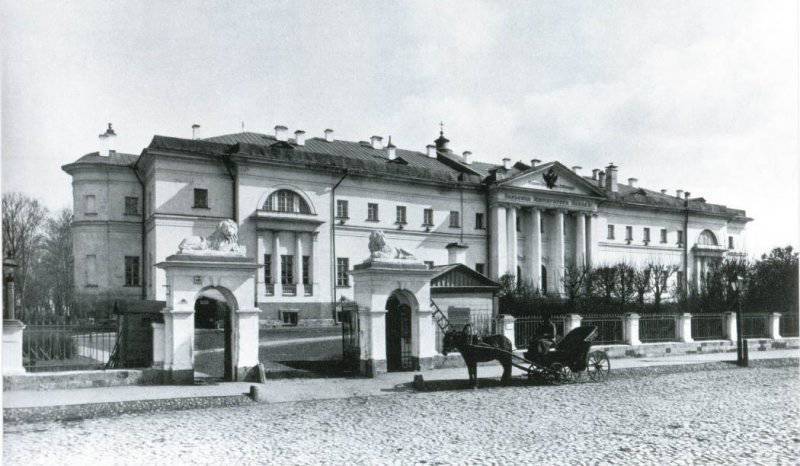 Больница имени Павла I. 250 лет назад в Москве открыт Павловский госпиталь - первая публичная больница в России