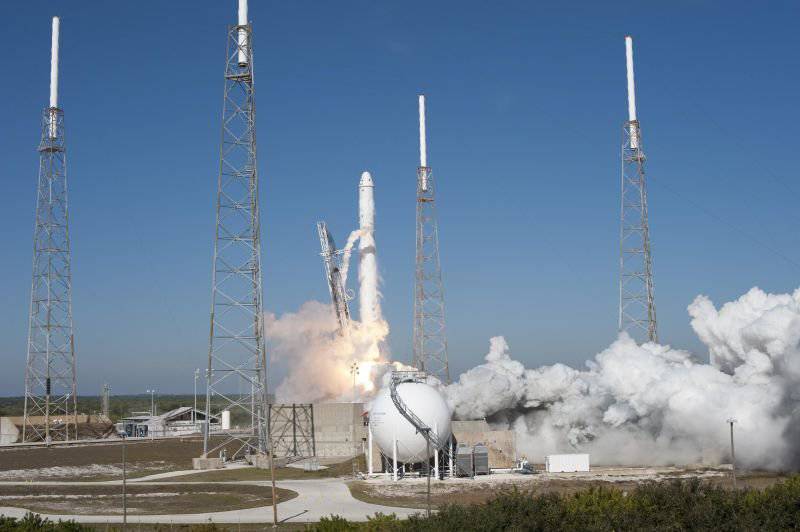 «Протон-М» ждет серьёзная конкуренция с американской ракетой «Falcon 9»