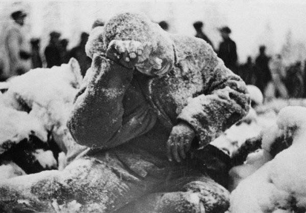 Замерз под Суомуссалми. Из архива американского фотокорреспондента Карла Миданса