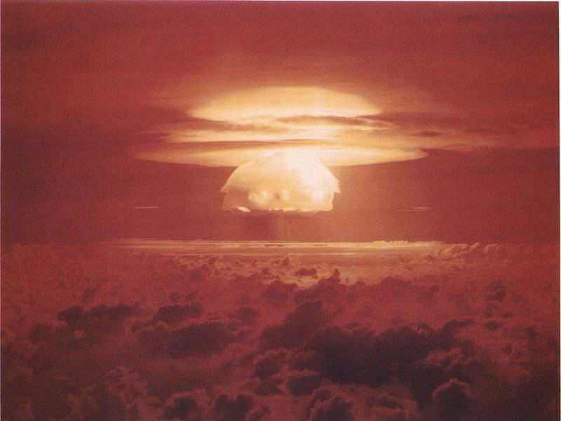 1 марта 1954 г. США произвели взрыв водородной бомбы на атолле Бикини