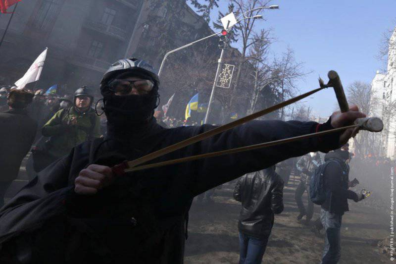 Украина: убитые и раненые, восток и запад