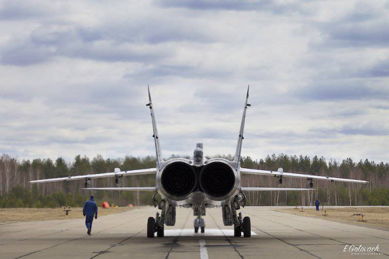 Взлёт и посадка Миг-31 с полосы. Авиабаза Саваслейка. Личные впечатления