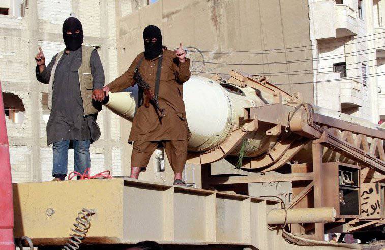 Боевики ИГИЛ захватили баллистическую ракету и американские гаубицы