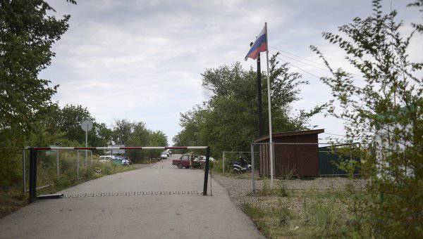 Украинские снаряды повредили два здания российского КПП «Новошахтинск»