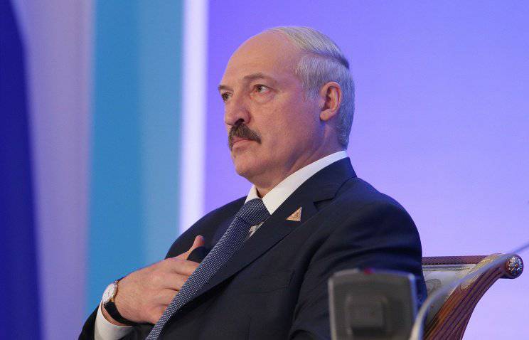 Лукашенко: Непорядочные политики пытаются разжечь братоубийственную войну