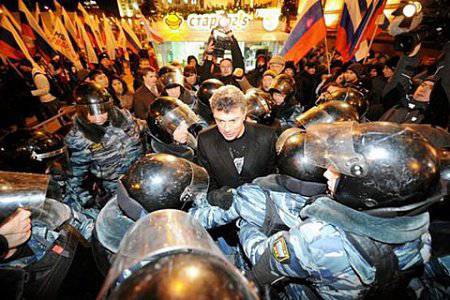 Бориса Немцова обвиняют в разжигании межнациональной ненависти и вражды