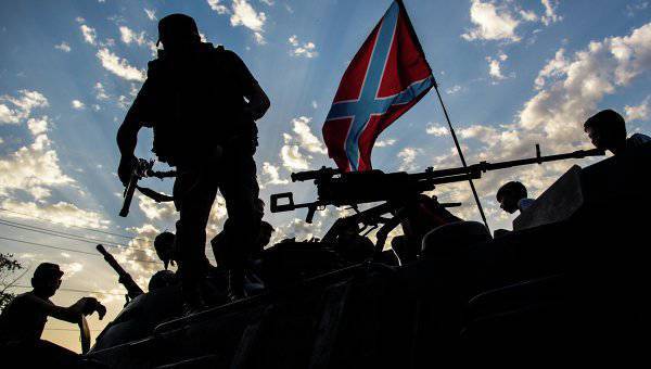 Ополченцы продолжают обстреливать колонну украинских силовиков на юге Донецкой области