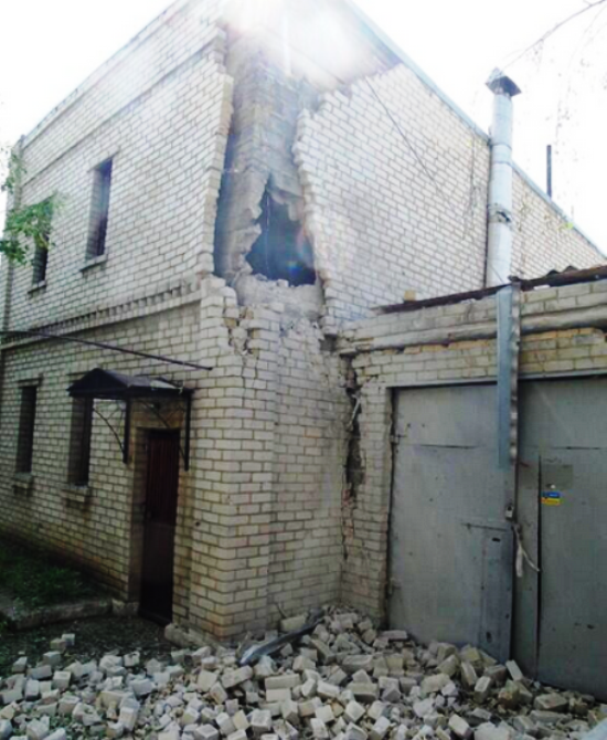 Украинские каратели обстреляли из артиллерии луганский дом престарелых