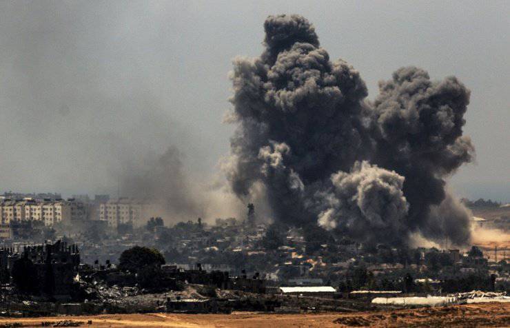 Израильская армия продолжает обстреливать сектор Газа