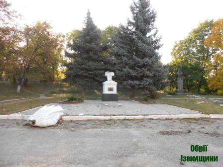 Памятники Ленину снесли в Изюме (Харьковская область) и Сватово (Луганская область)