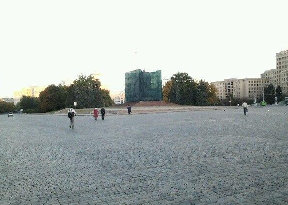 В Харькове началось восстановление памятника Ленину