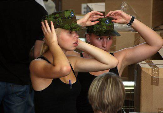 Эстонские высокопоставленные военные начали разговор об обязательном призыве женщин в армию