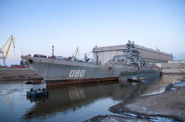 Крейсер «Адмирал Нахимов» готовят к ремонтным работам