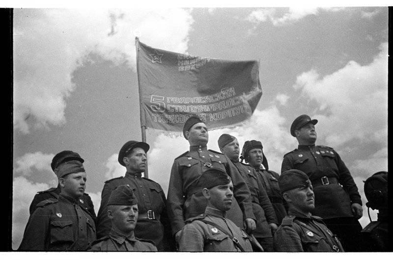   . 1942-1943