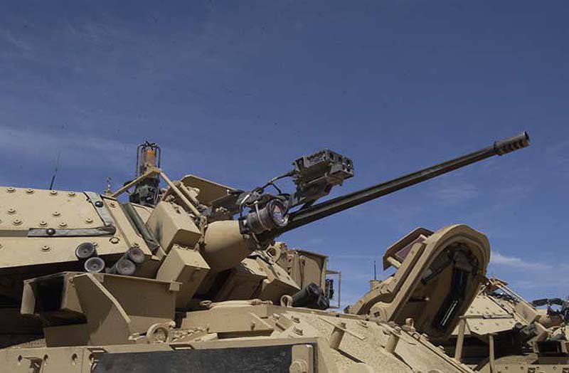 БМП или БТР? Противоречивые тенденции развития гусеничных боевых машин пехоты