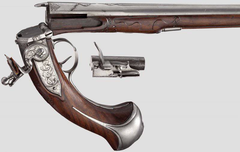 Казнозарядный кремневый пистолет начала 18 века