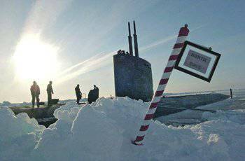 Американские подводники чувствуют себя на Северном полюсе как дома. Фото с сайта www.navy.mil