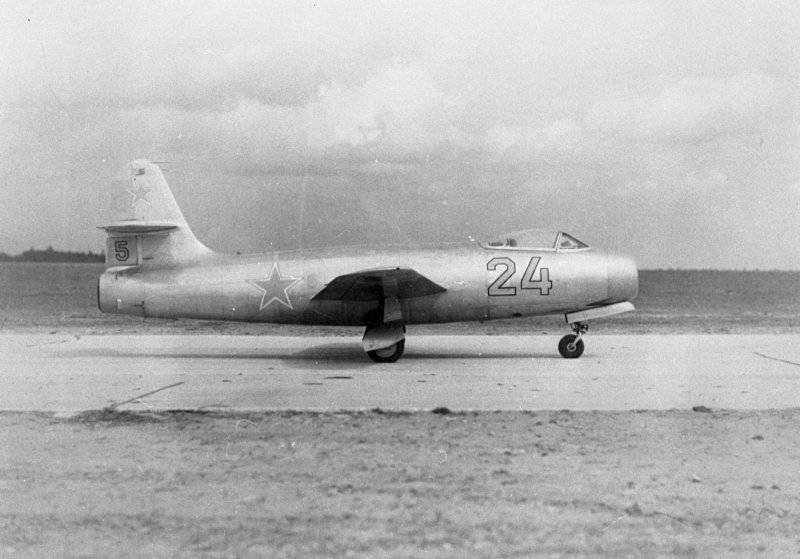 Экспериментальный истребитель Як-19