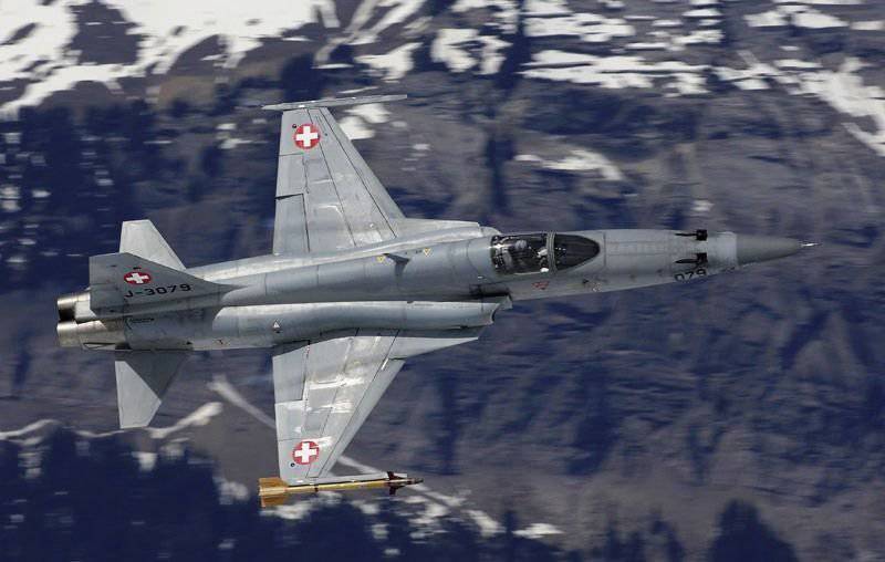 Швейцарские ВВС приостановили полеты истребителей F-5E