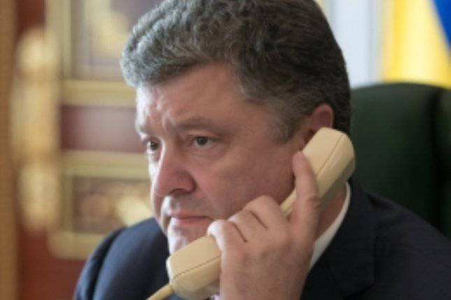Байден по телефону обсудил с Порошенко ситуацию в Донбассе